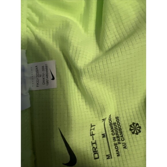 Medium MENS NIKE STRIDE RUNNING SHORTS  GHOST GREEN DM4761 358 - Picture 6 of 7